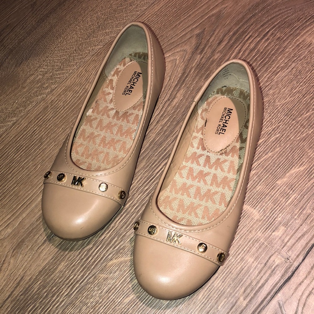 MICHAEL KORS | GIRLS SIZE 3 | NUDE LEATHER FLATS